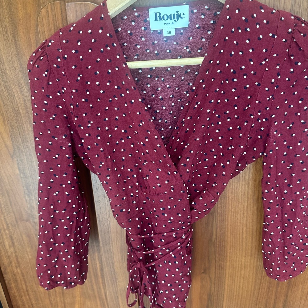 Rouje red top